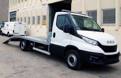 Plateforme FPFA fixe en aluminium, avec inclinaison et deux rampes manuelles pour IVECO